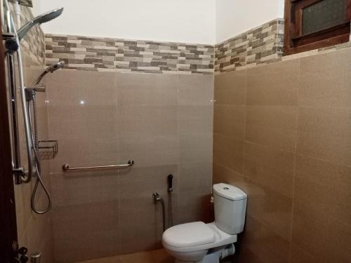 surf and relax inn arugambay