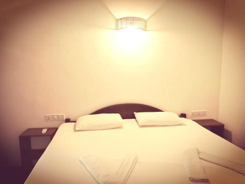 surf and relax inn arugambay