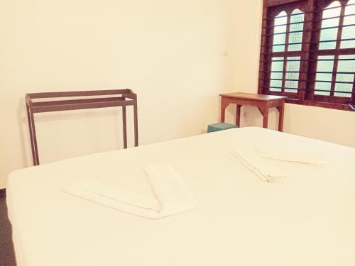 surf and relax inn arugambay