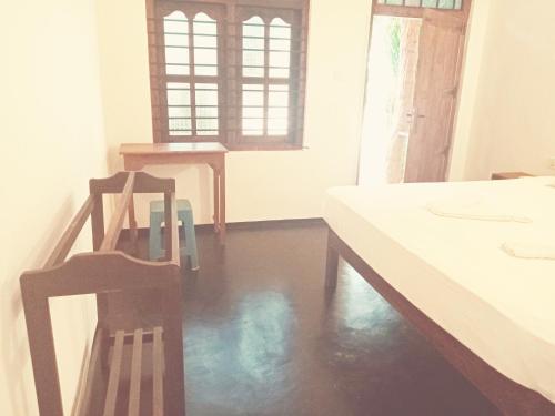 surf and relax inn arugambay