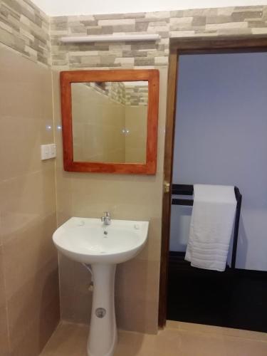 surf and relax inn arugambay