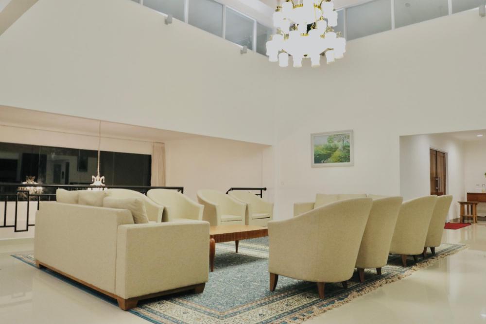 adiroso executive guest house