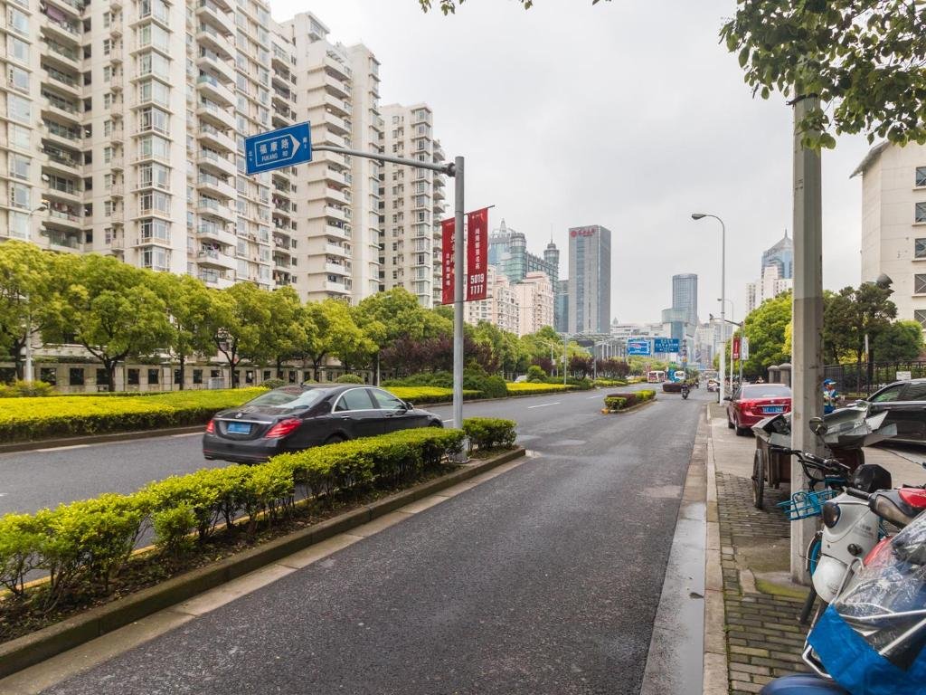 inestin shanghai apt lujiazui