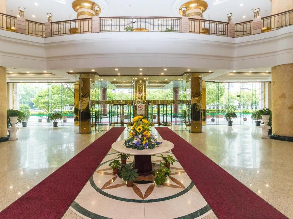 inestin shanghai apt lujiazui