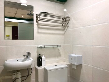 amu dreamhouse hostel