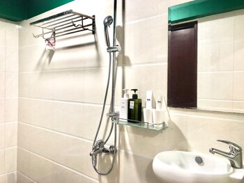 amu dreamhouse hostel