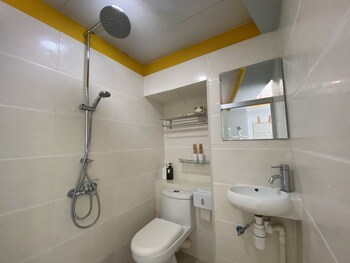 amu dreamhouse hostel