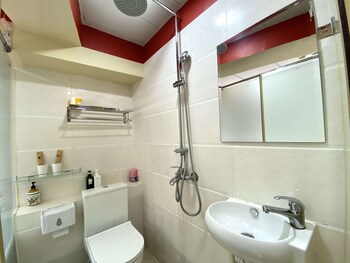 amu dreamhouse hostel