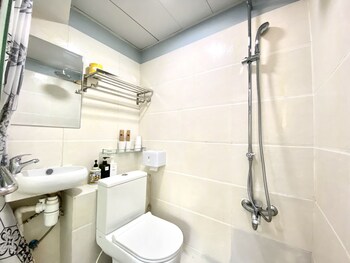 amu dreamhouse hostel