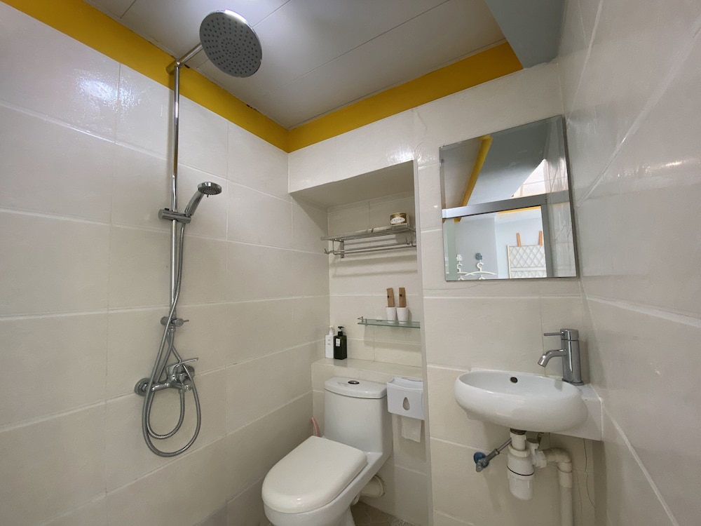 amu dreamhouse hostel