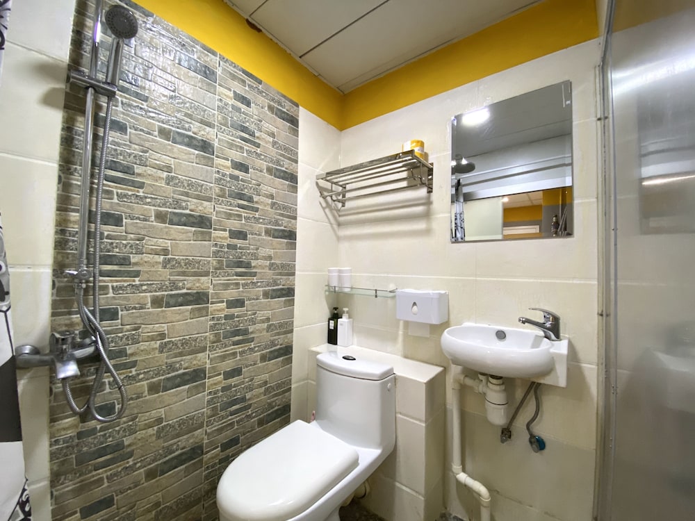 amu dreamhouse hostel