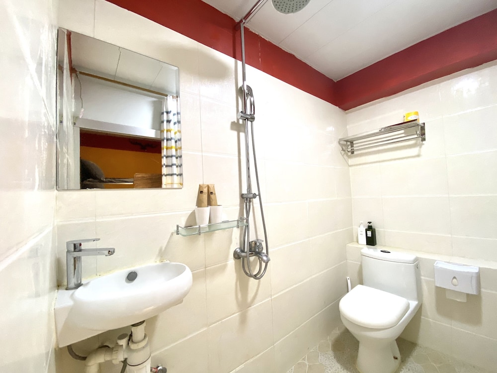 amu dreamhouse hostel