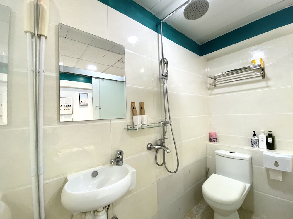 amu dreamhouse hostel