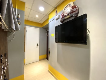 amu dreamhouse hostel