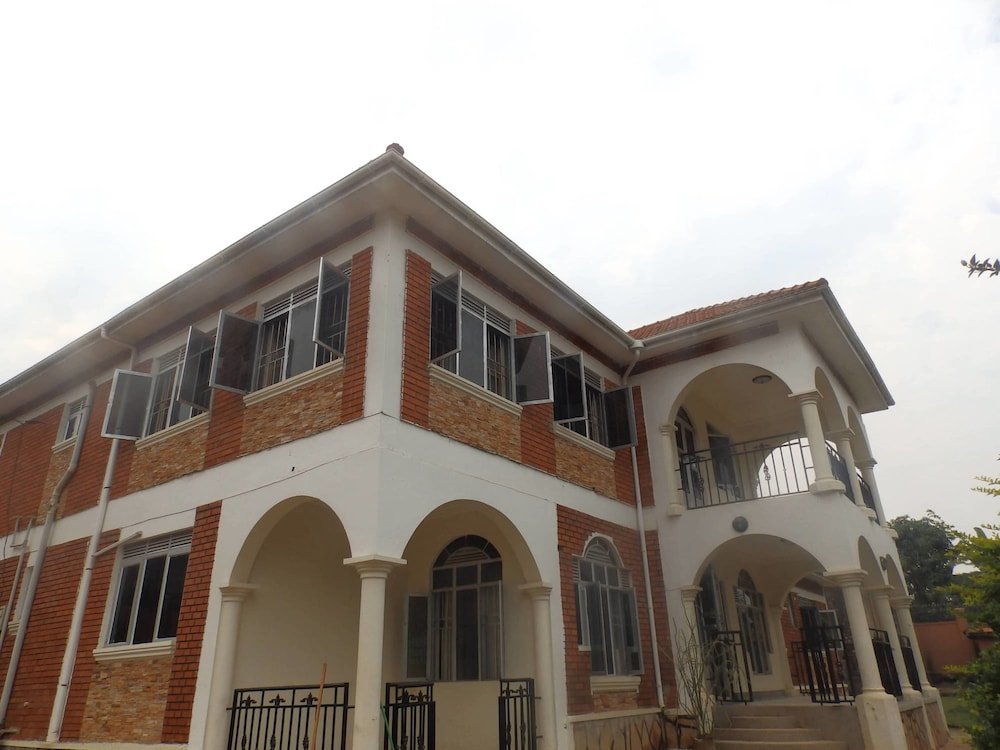 Emra Hotel,Kamuli Close Entebbe Plot 11 Entebbe,3 star