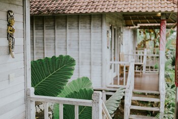 lanussa hill villa