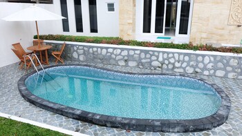 villa jogja grand bale with private pool by simply homy