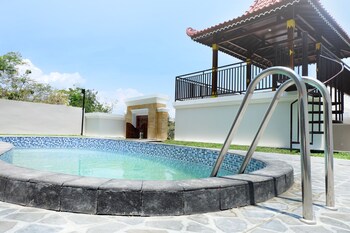 villa jogja grand bale with private pool by simply homy