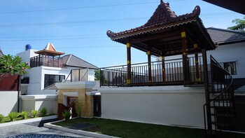 villa jogja grand bale with private pool by simply homy