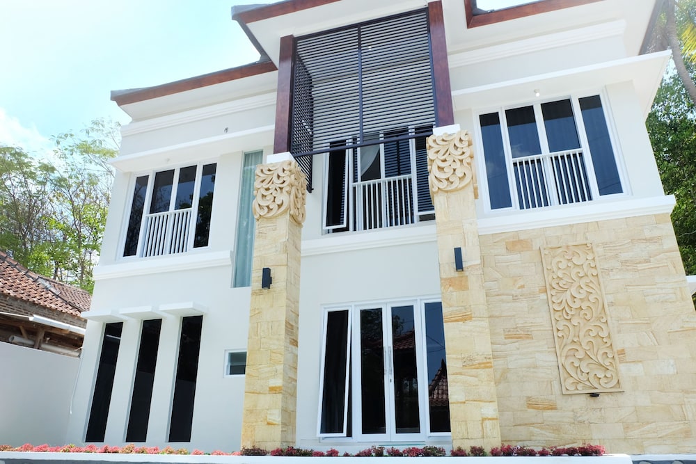 villa jogja grand bale with private pool by simply homy