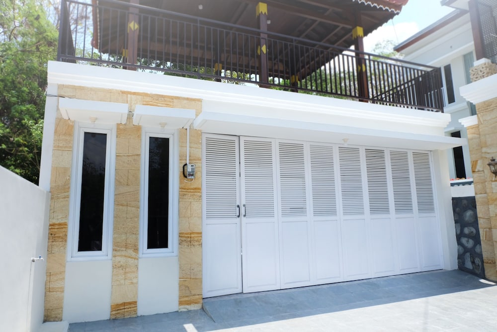 villa jogja grand bale with private pool by simply homy