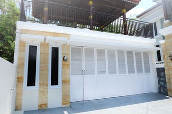 villa jogja grand bale with private pool by simply homy