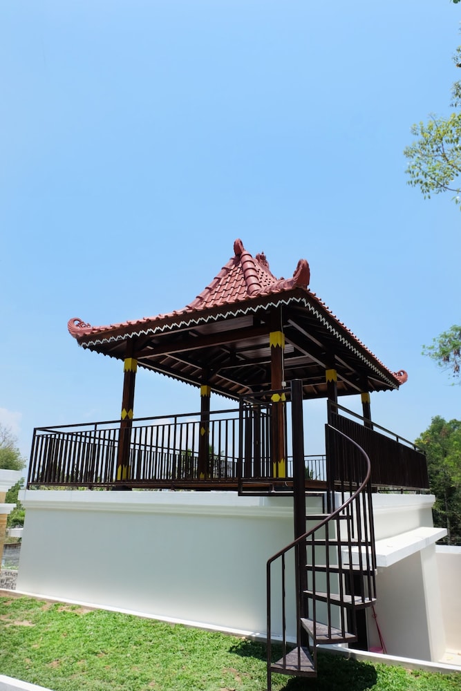 villa jogja grand bale with private pool by simply homy