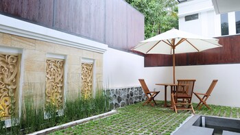 villa jogja grand bale with private pool by simply homy