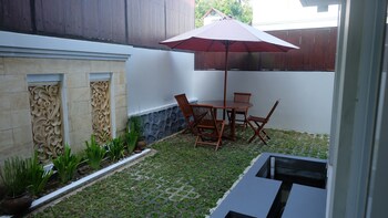 villa jogja grand bale with private pool by simply homy