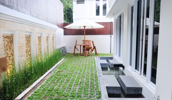 villa jogja grand bale with private pool by simply homy