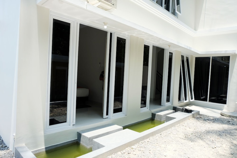 villa jogja grand bale with private pool by simply homy