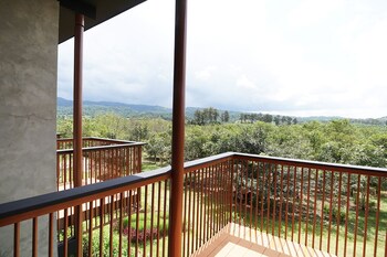 hug jang loei garden