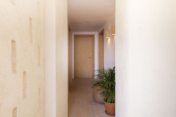 ara alcudia adults only