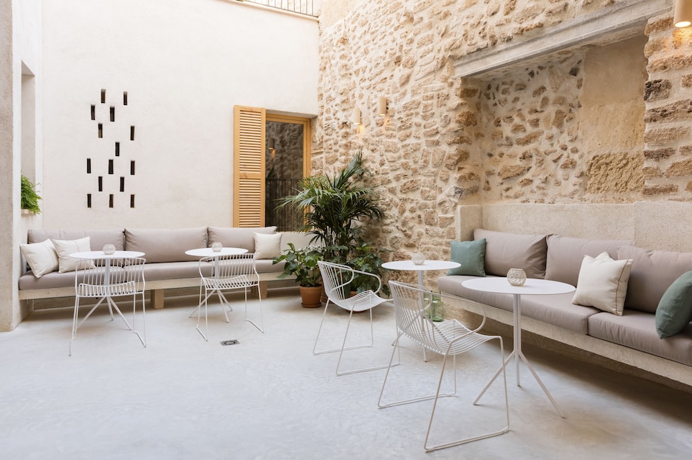 ara alcudia adults only