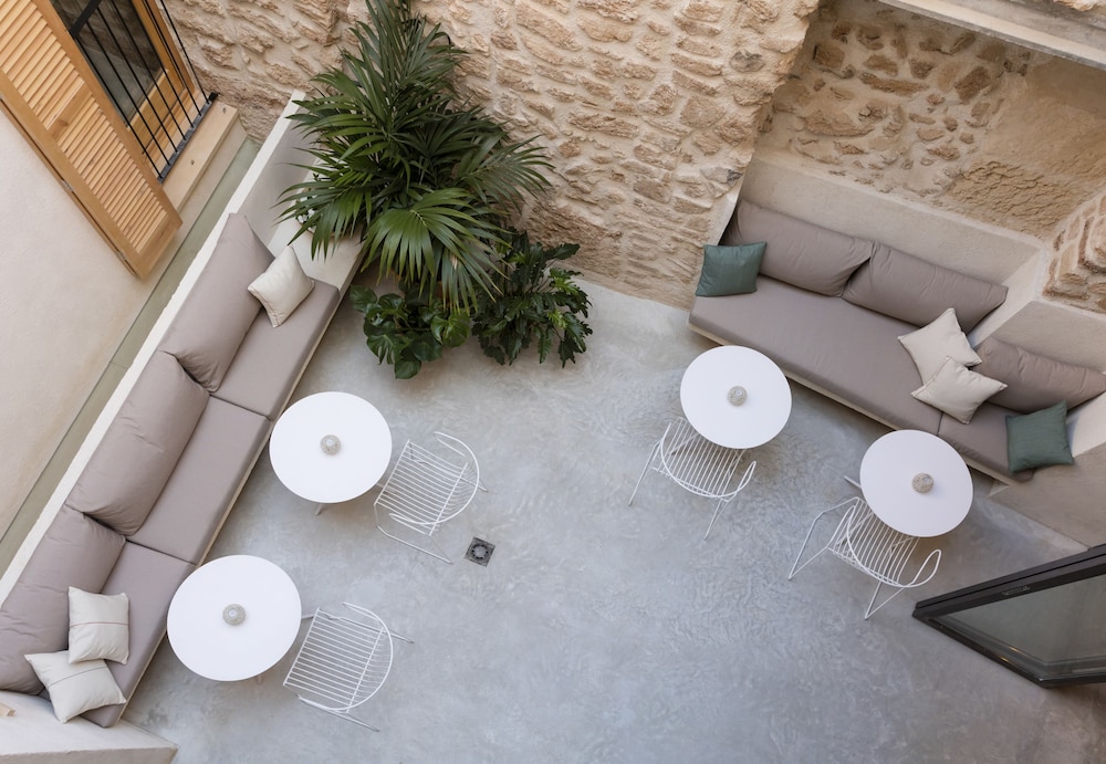 ara alcudia adults only