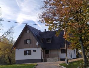 Plitvice Streaming,Prijeboj 12/1 53231 Plitvicka Jezera,4 star