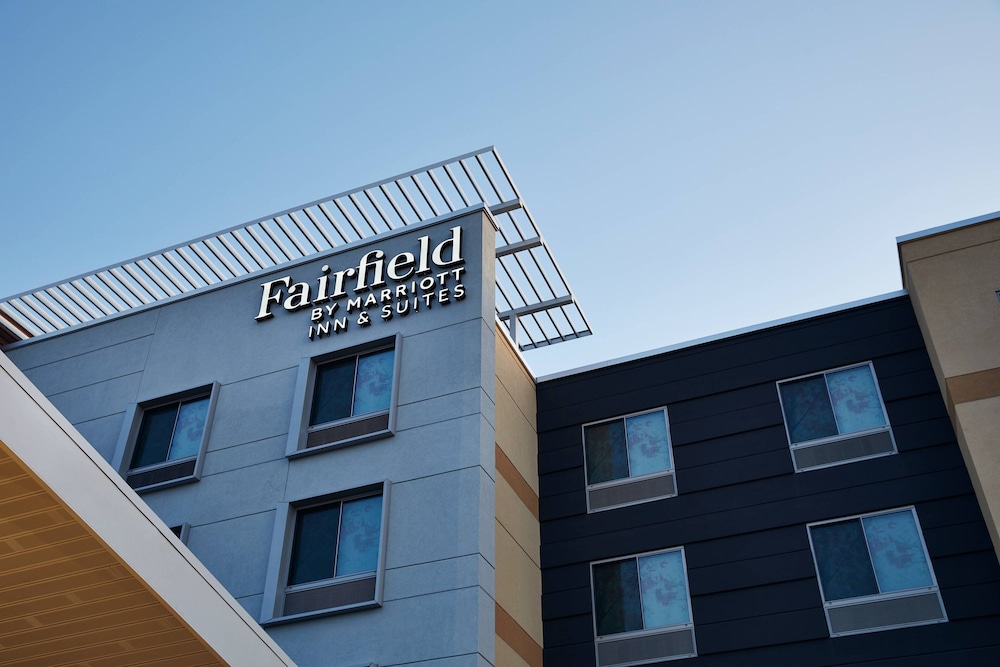 fairfield inn and suites by marriott sheboygan