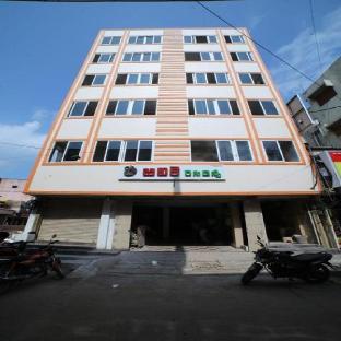 i roomz gvk residency