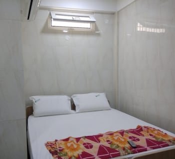 i roomz gvk residency