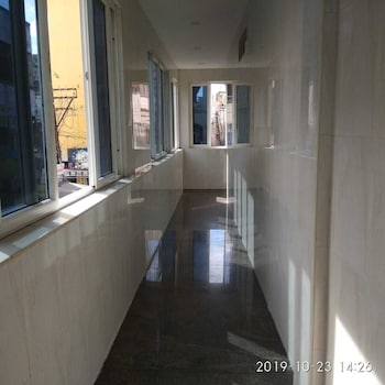 i roomz gvk residency