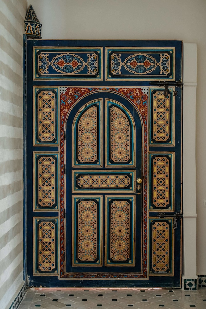 riad nayanour
