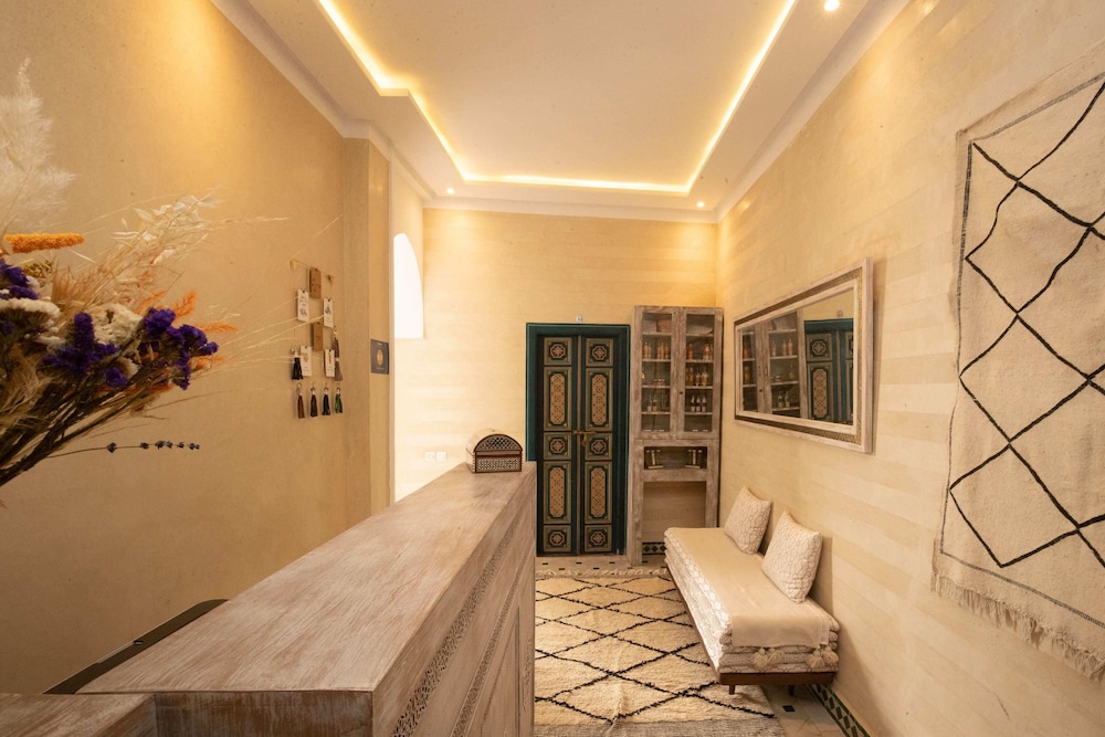 riad nayanour