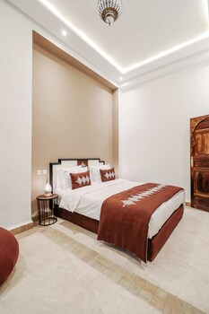 riad nayanour