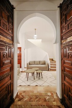 riad nayanour