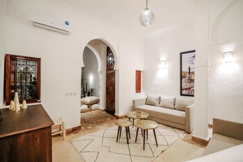 riad nayanour