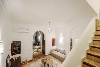 riad nayanour