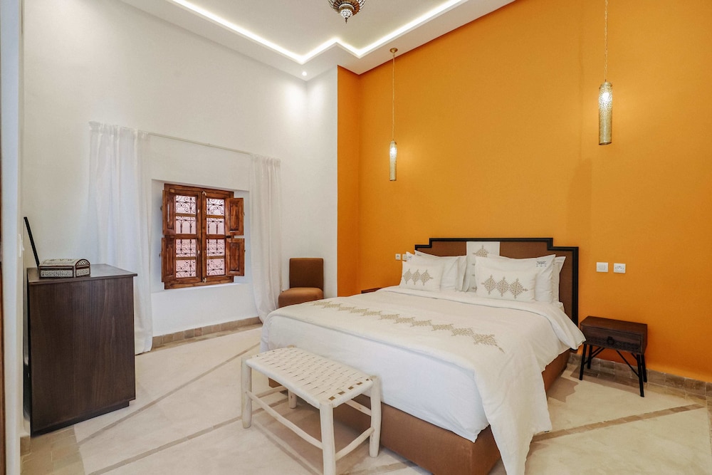 riad nayanour