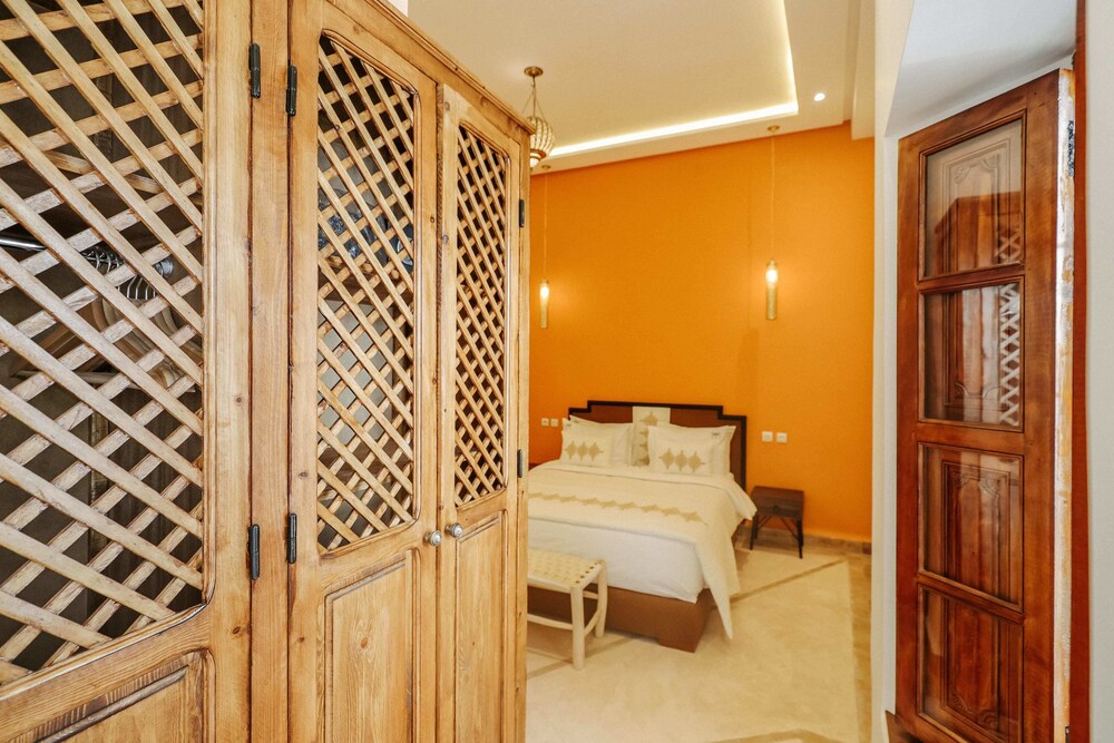 riad nayanour
