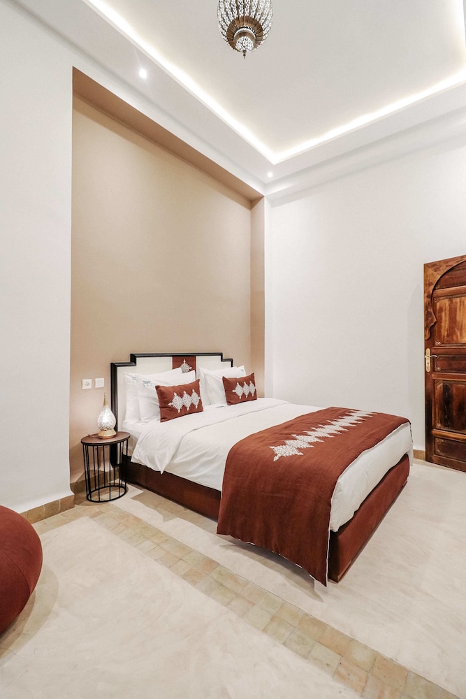 riad nayanour