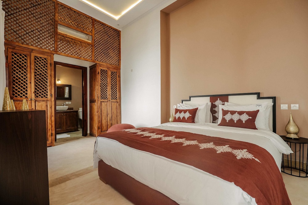 riad nayanour